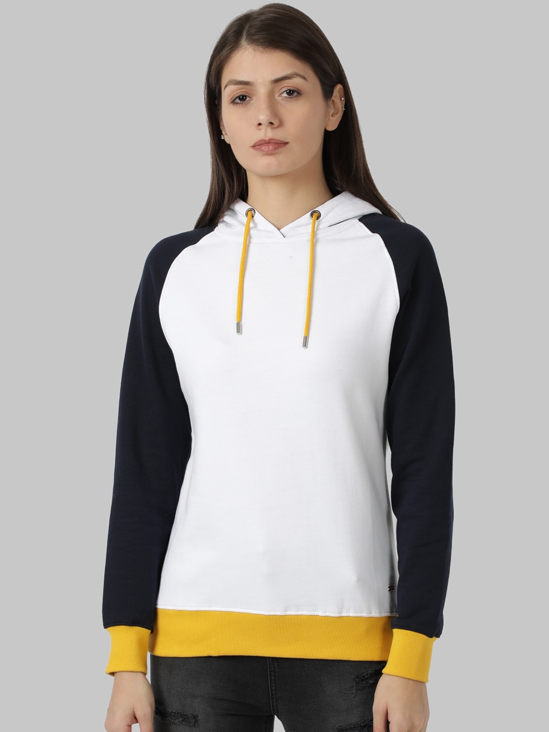 

Park Avenue Woman White Solid Sweatshirt