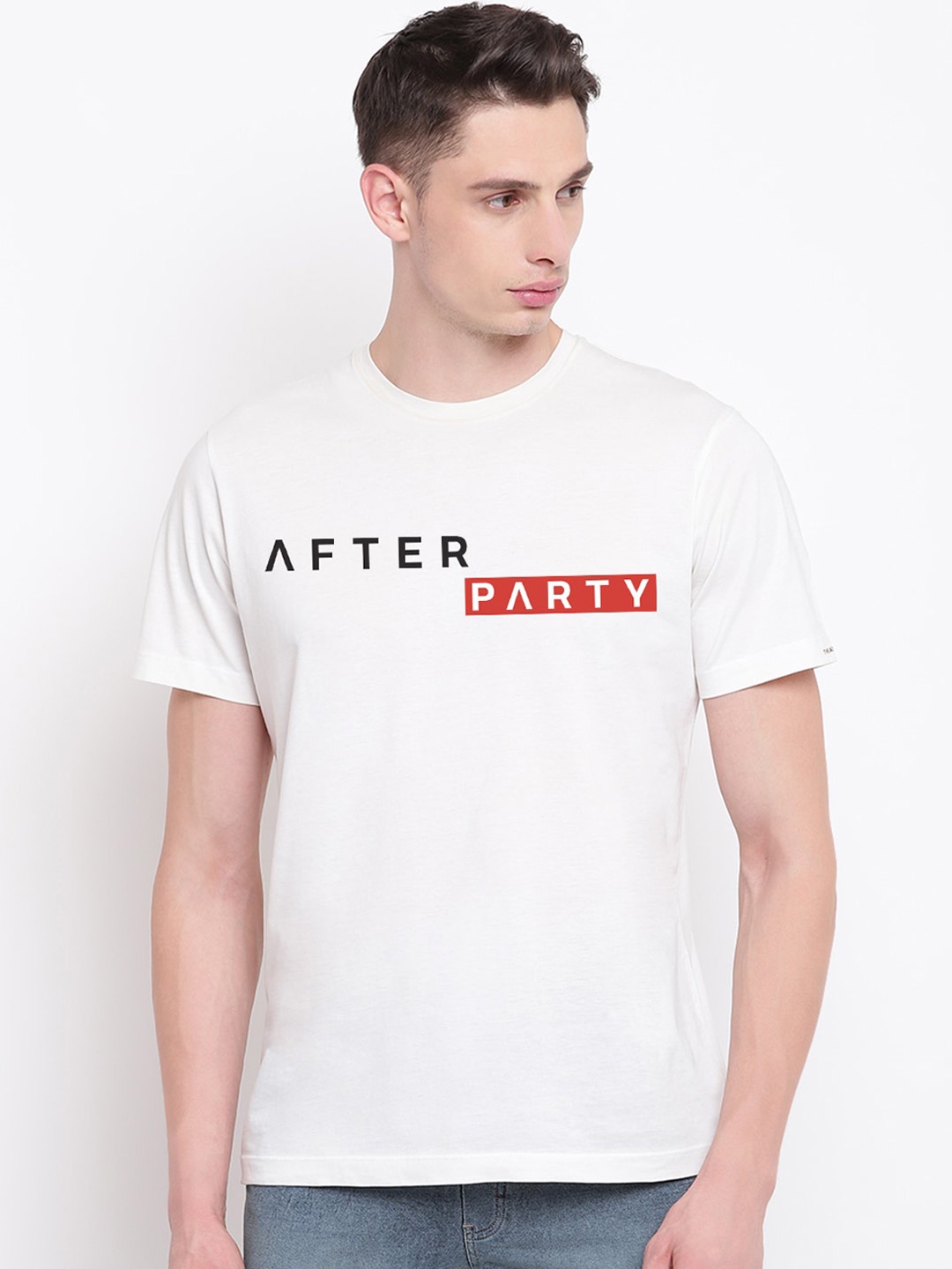 

THREADCURRY Men White Solid Round Neck T-shirt