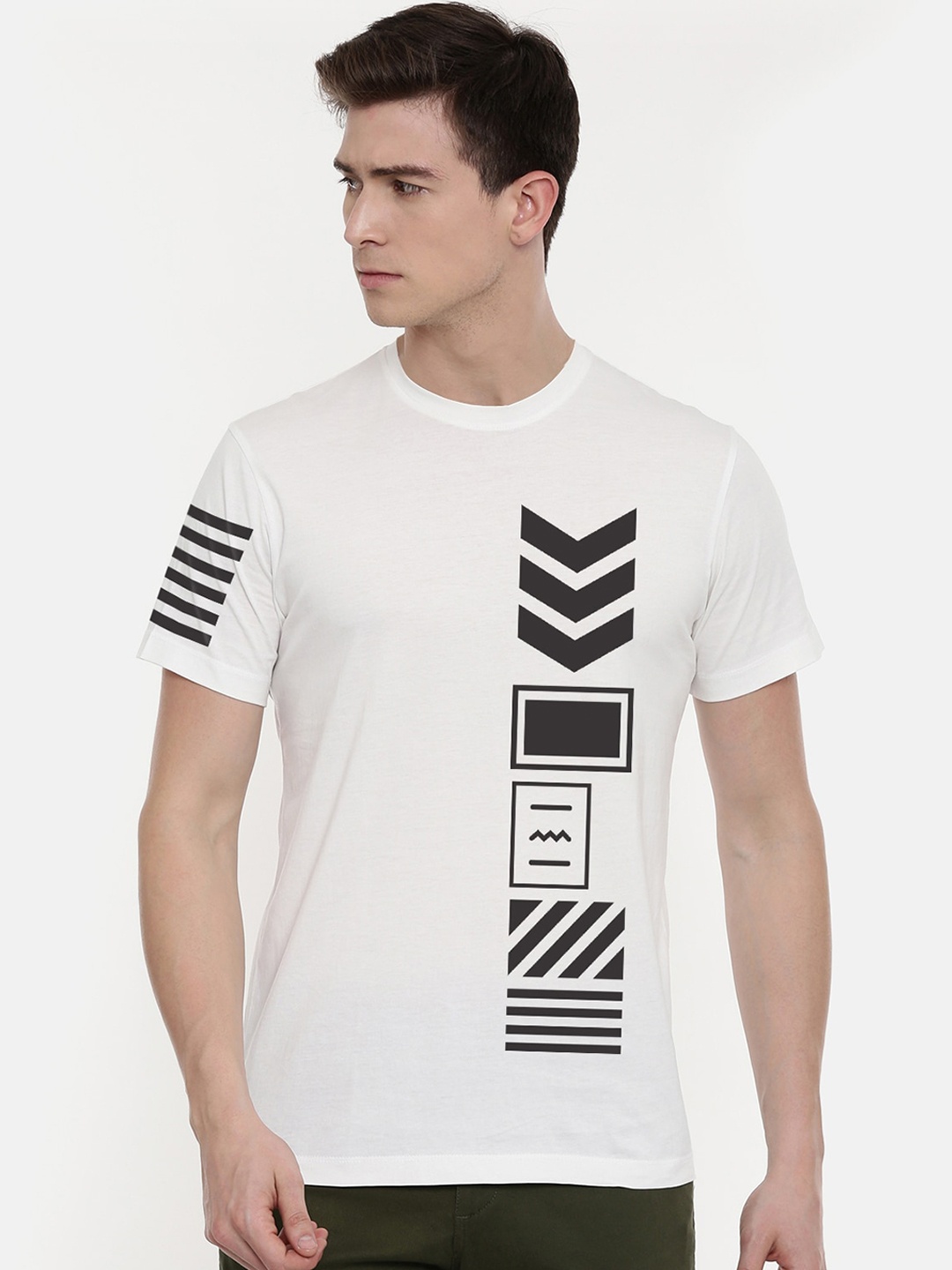 

THREADCURRY Men White Printed Round Neck T-shirt