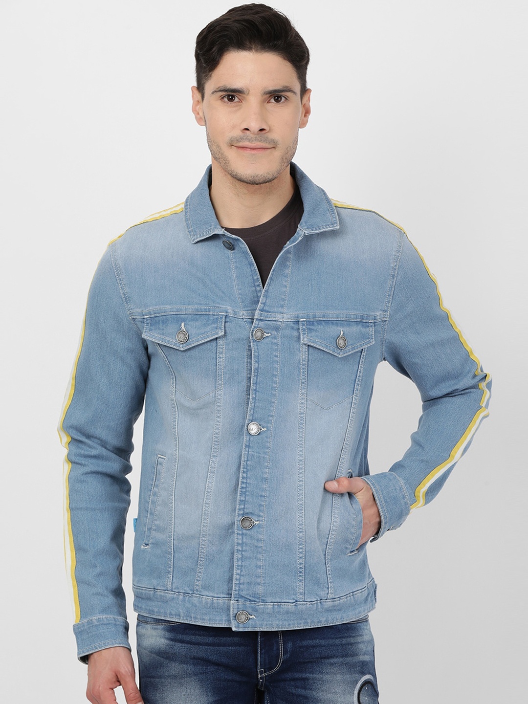 

Llak Jeans Men Blue Solid Denim Jacket