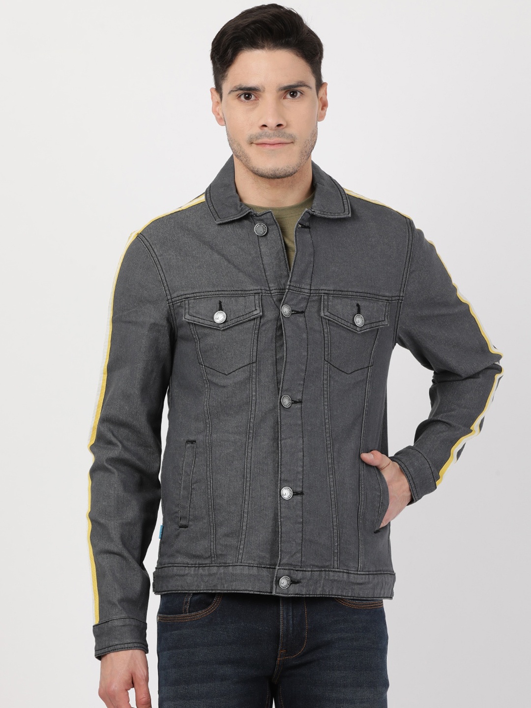 

Llak Jeans Men Grey Solid Denim Jacket