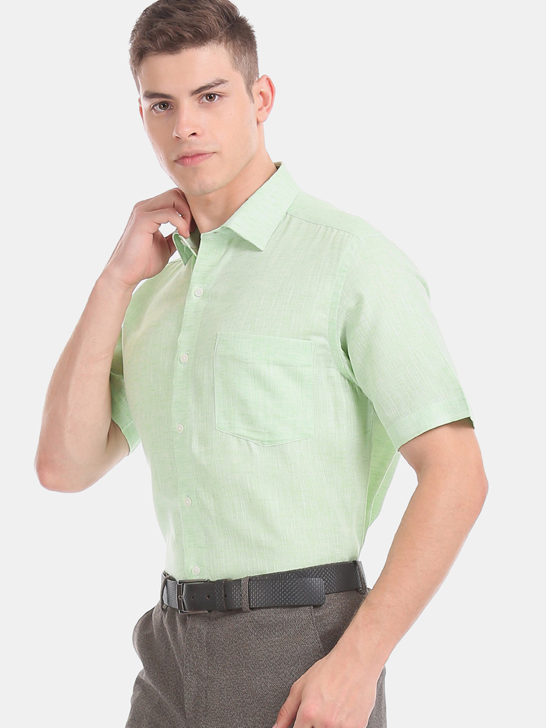 

Arrow Men Green Regular Fit Solid Formal Shirt