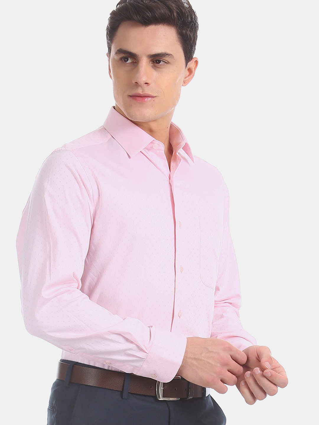 

Arrow Men Pink Regular Fit Solid Formal Shirt
