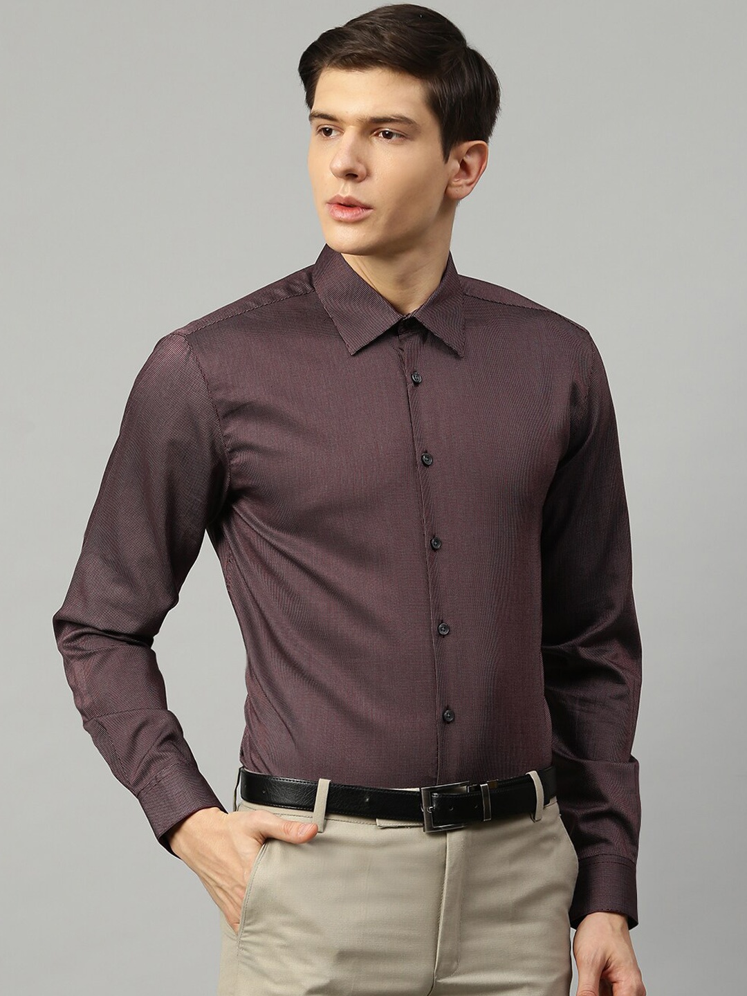 

LINDBERGH Men Burgundy Slim Fit Solid Formal Shirt