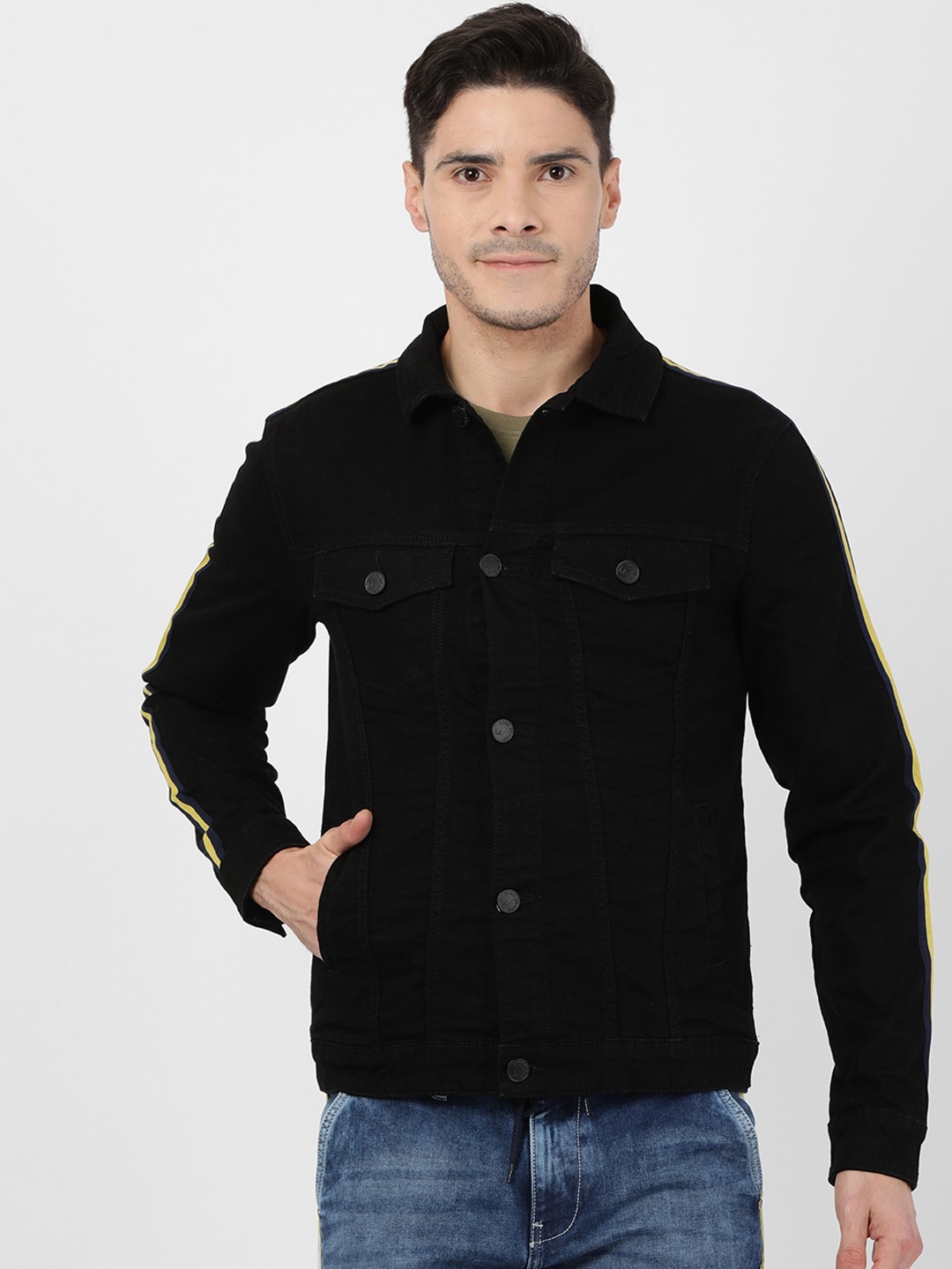 

Llak Jeans Men Black Solid Denim Jacket