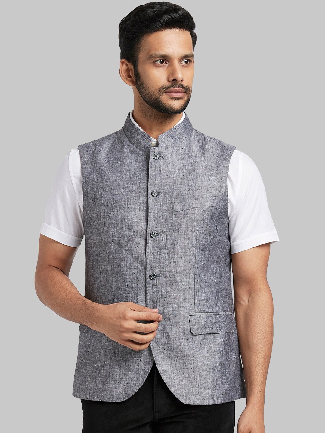 

Parx Men Grey & Black Woven Design Slim Fit Waistcoat