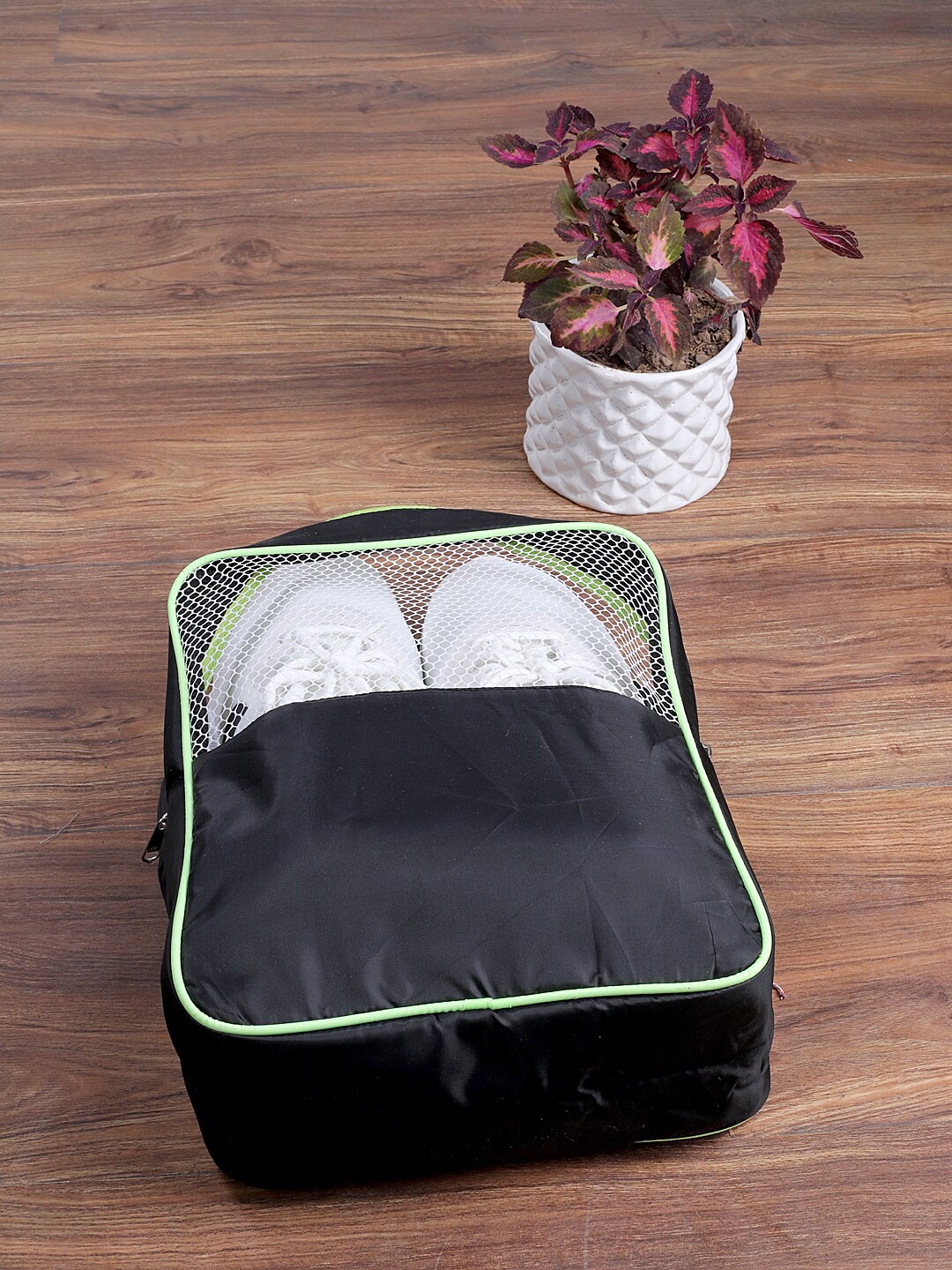 

My Gift Booth Unisex Black & Green Solid Sustainable Shoe Organiser & Travel Bag