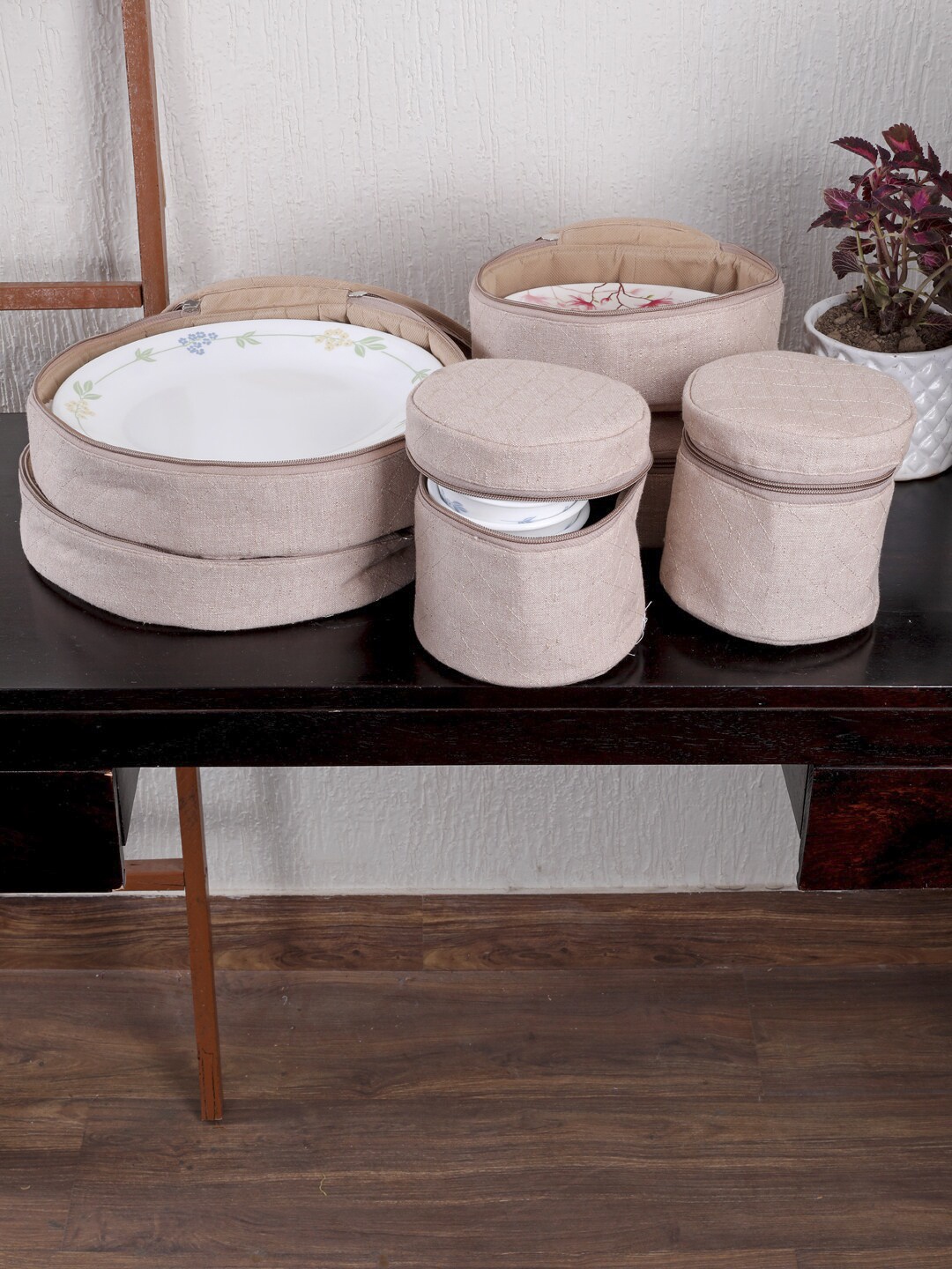 

My Gift Booth Set Of 6 Beige Sustainable Dinnerware Protector Cover Set