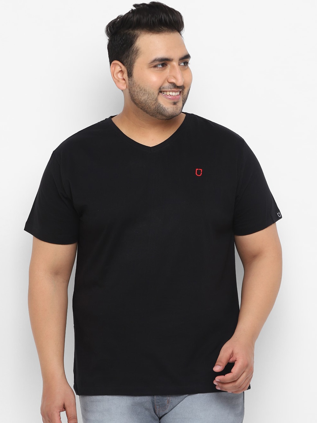 

Urbano Plus Men Black Solid V-Neck T-shirt