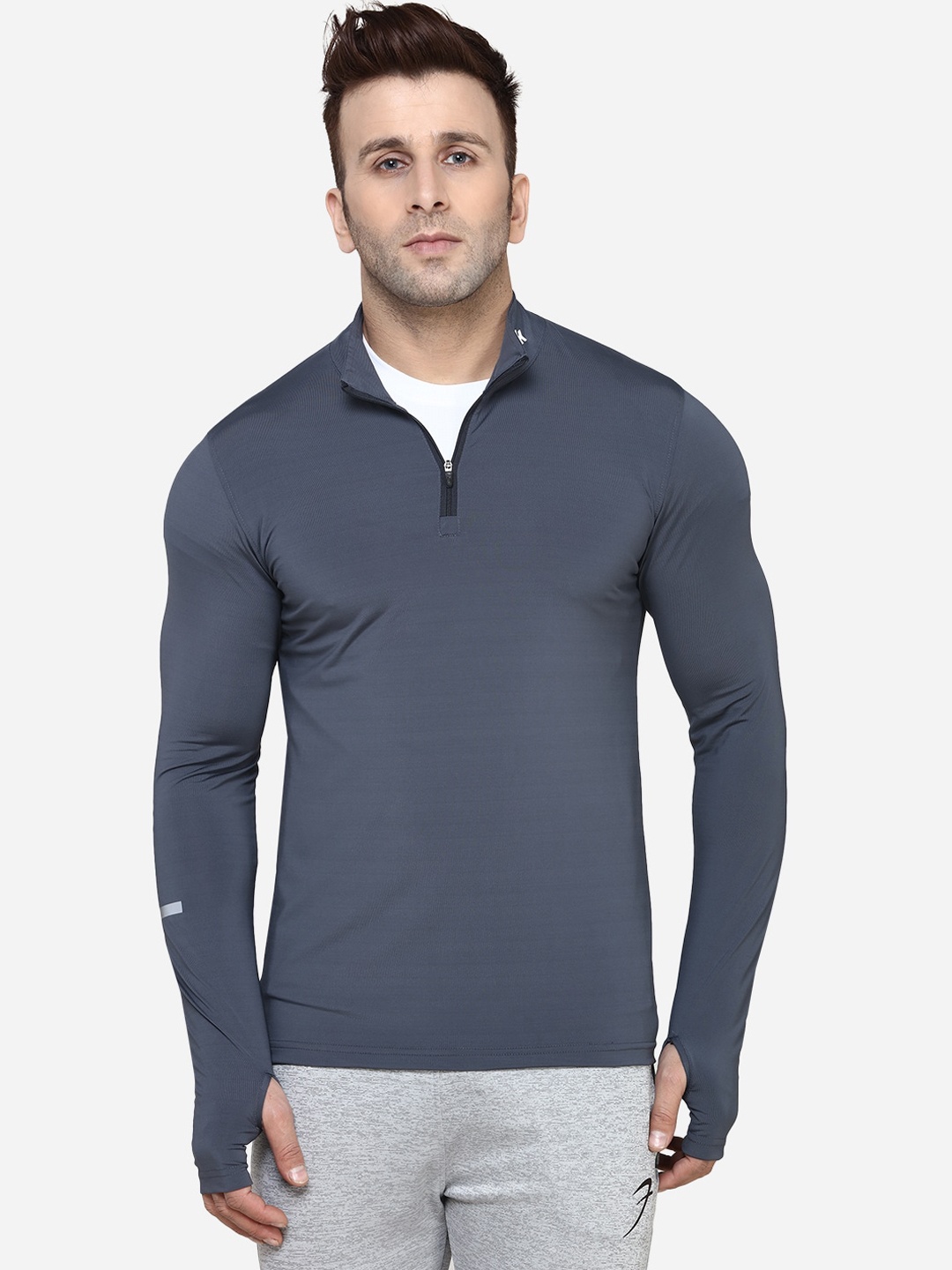 

FUAARK Men Grey Solid Henley Neck T-shirt