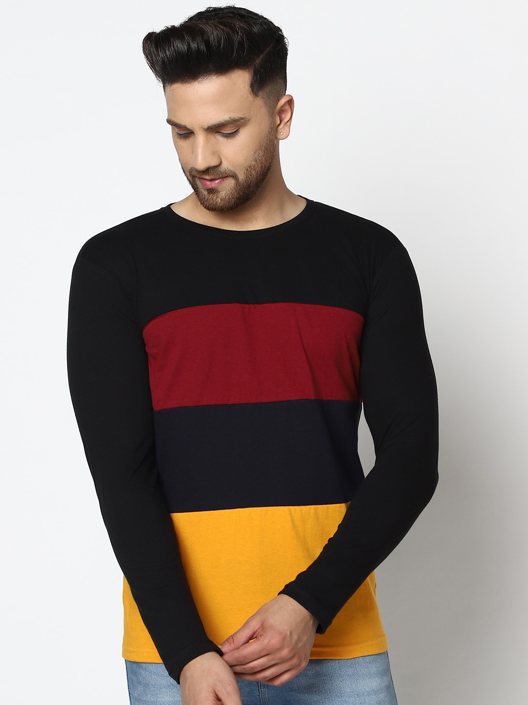 

GESPO Men Black Colourblocked Round Neck Cotton T-shirt