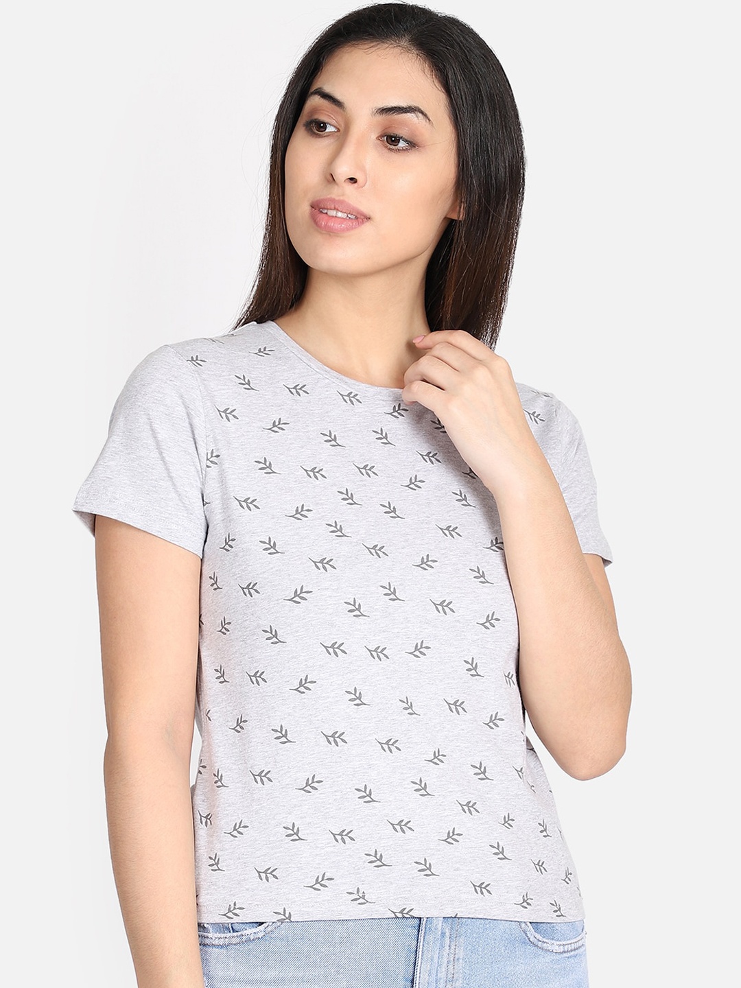 

Yaadleen Women Grey Melange Printed V-Neck T-shirt