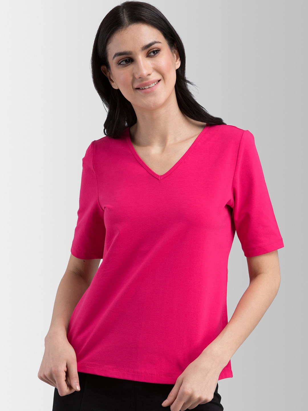 

FableStreet Women Pink Solid V-Neck T-shirt