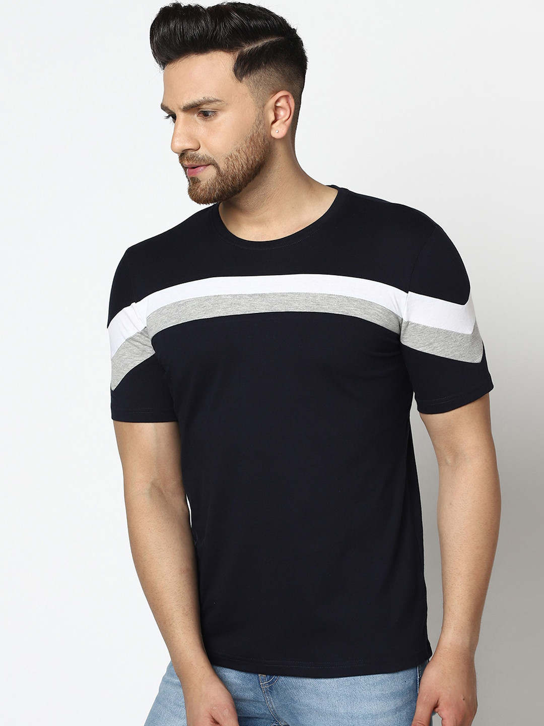 

GESPO Men Navy Blue Striped Round Neck T-shirt