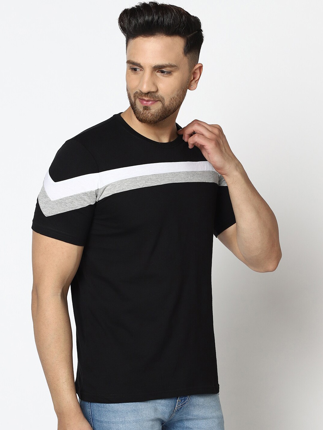 

GESPO Men Black Striped Round Neck Cotton T-shirt