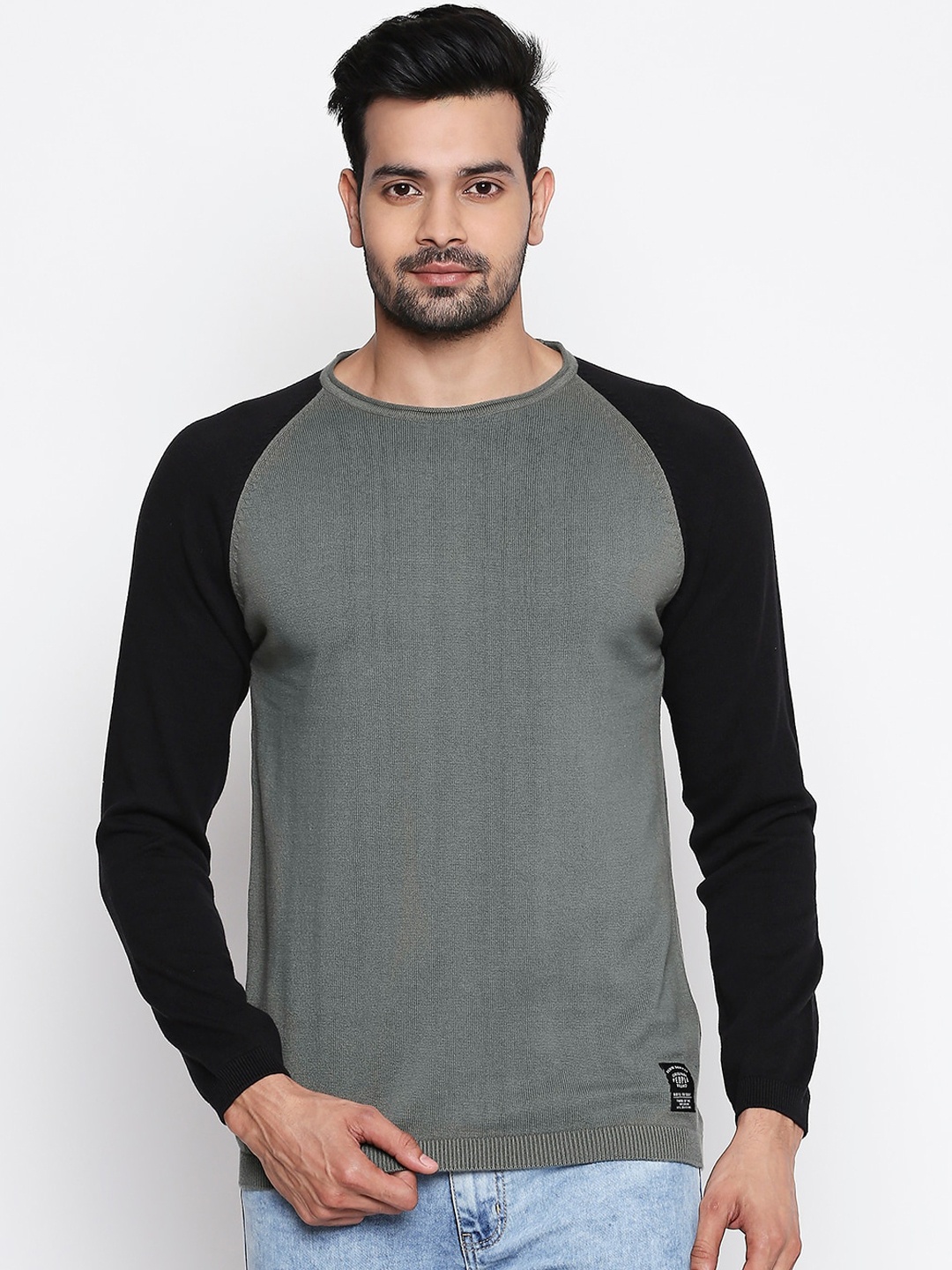 

People Men Grey & Black Solid Pullover Sweater