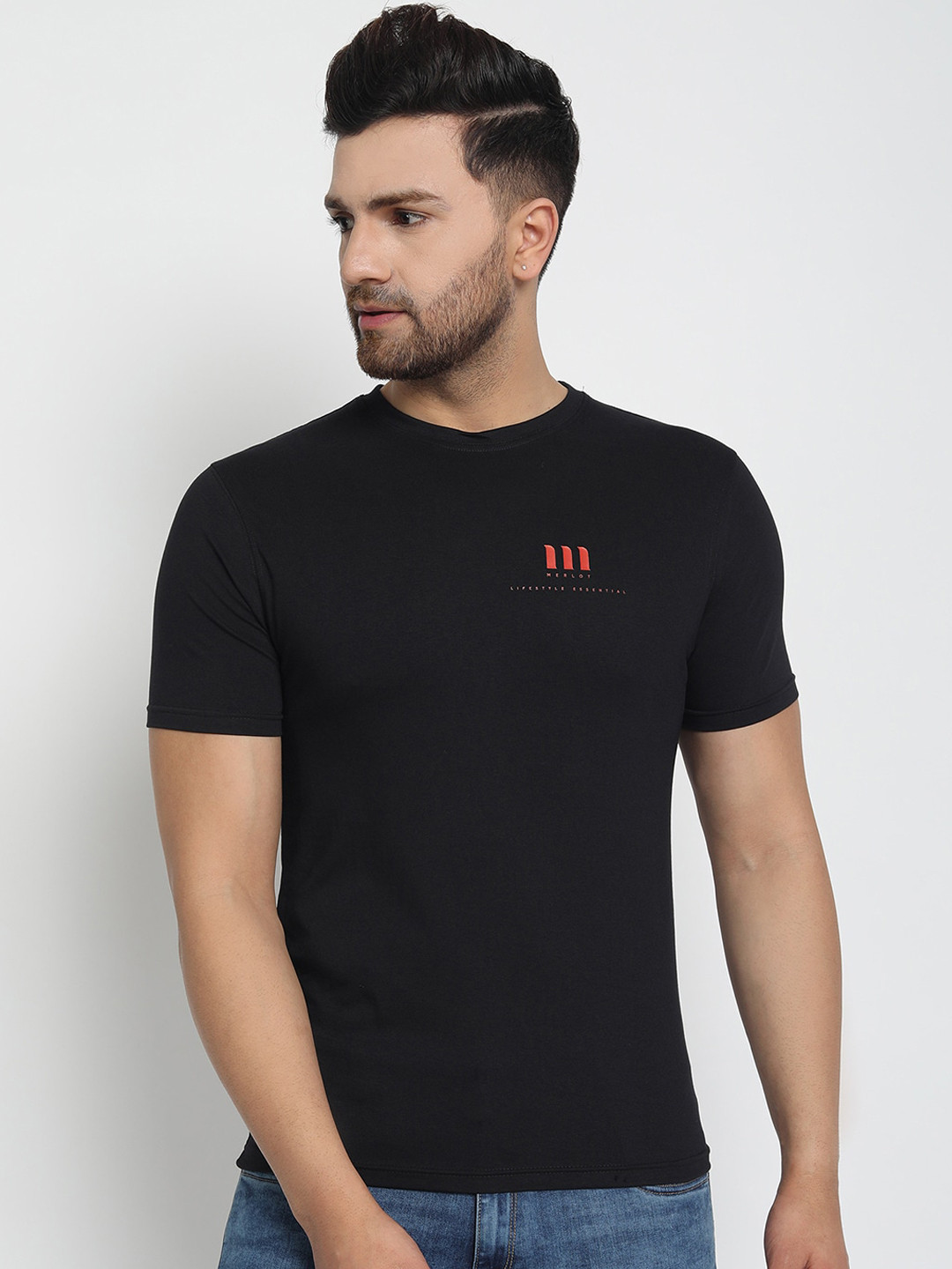 

MERLOT Men Black Solid Round Neck T-shirt