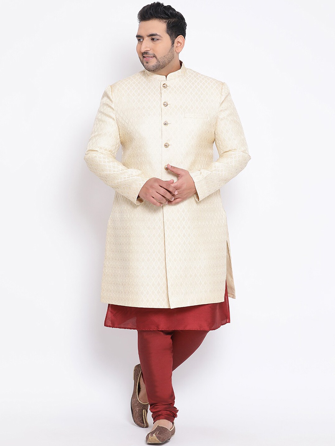 

KISAH PLUS Men Cream-Coloured & Maroon Woven Design Indowestern Sherwani Set