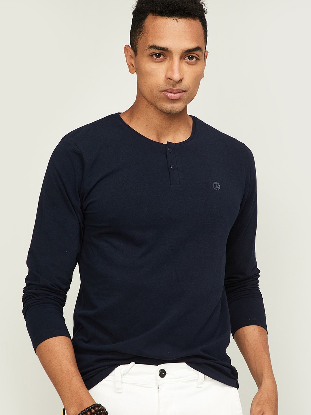 

Bossini Men Blue Solid Henley Neck T-shirt