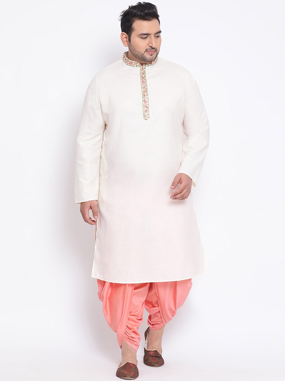 

KISAH PLUS Men White Solid Straight Kurta
