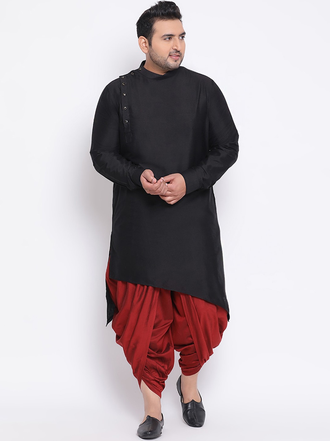 

KISAH PLUS Men Black Solid Straight Kurta