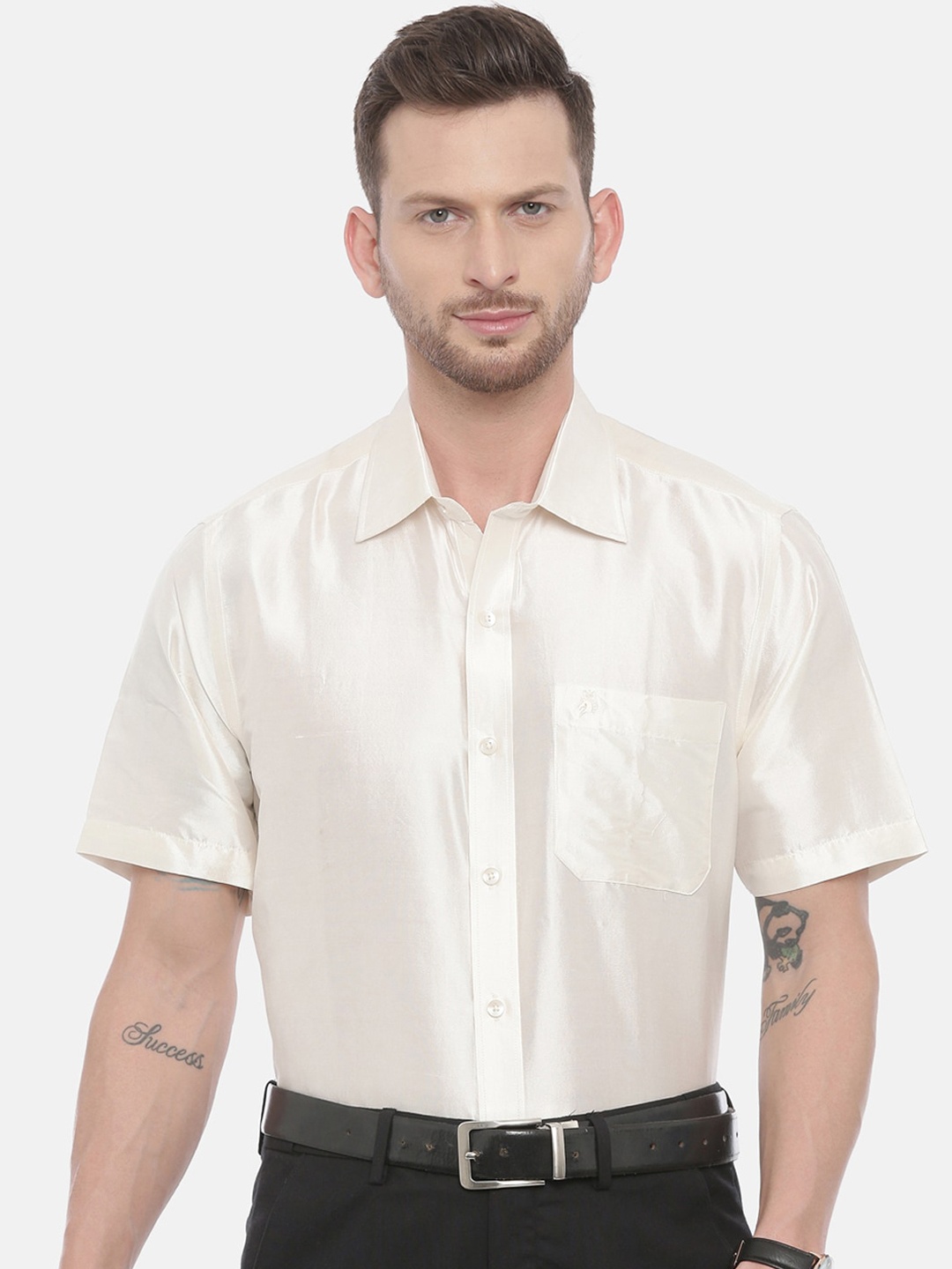 

Khoday Williams Men White Regular Fit Solid Casual Shirt