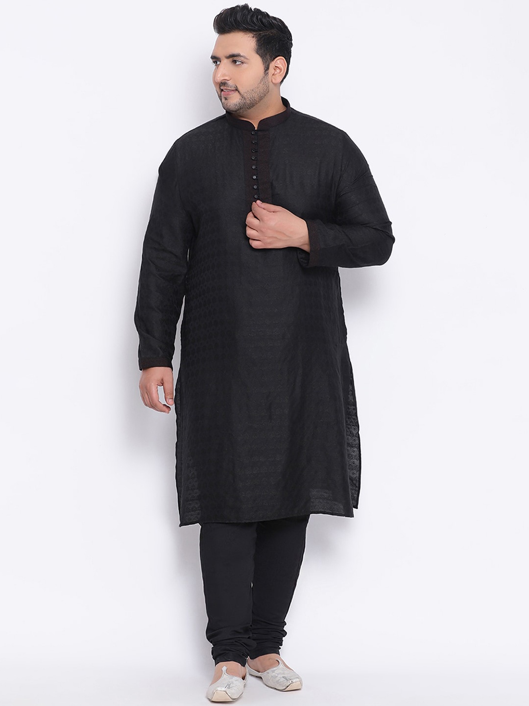 

KISAH PLUS Men Black Solid Straight Kurta