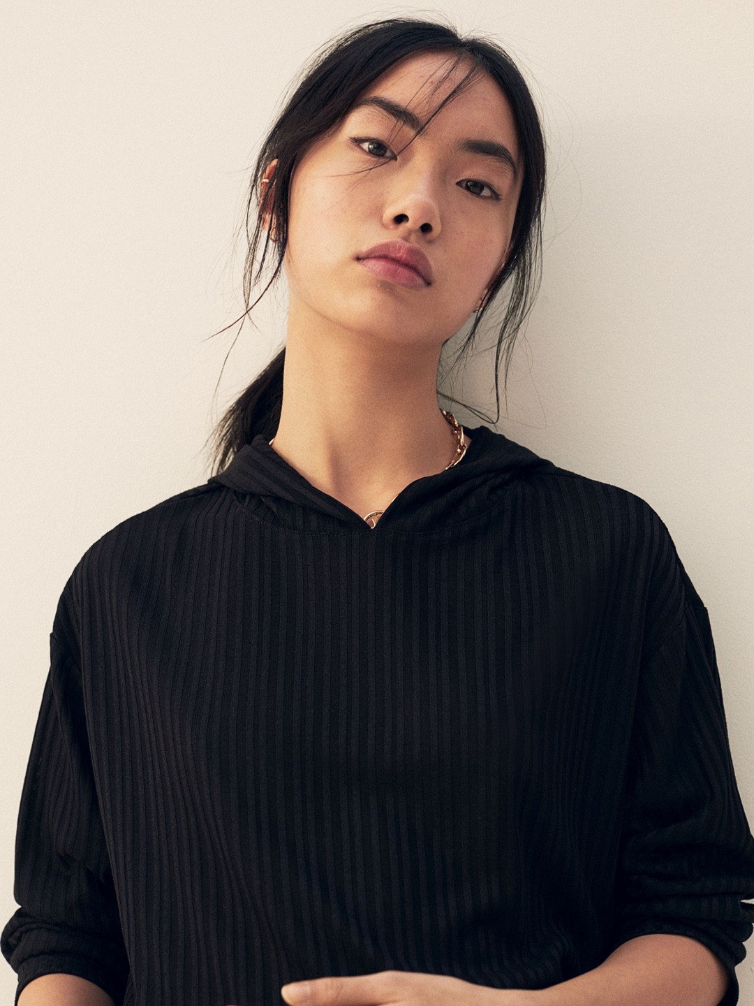 

H&M Women Black Ribbed Hoodie