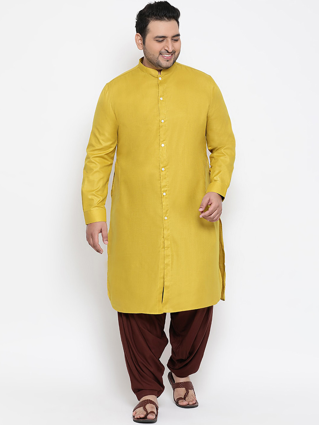

KISAH PLUS Men Mustard Solid Straight Kurta