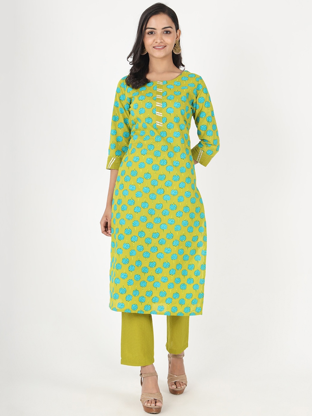 

Vbuyz Women Green Printed Kurta with Trousers