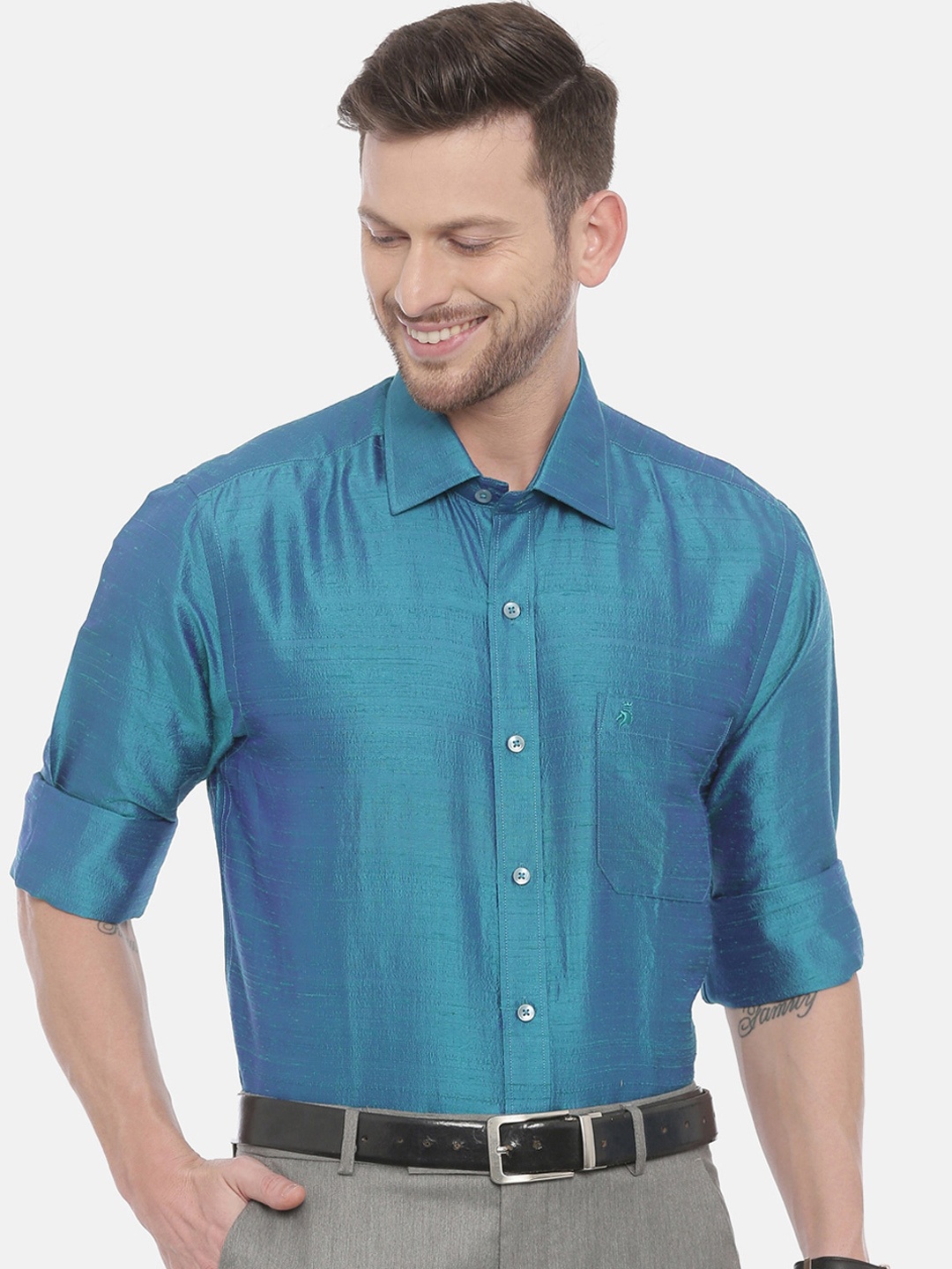 

Khoday Williams Men Blue Regular Fit Solid Casual Shirt