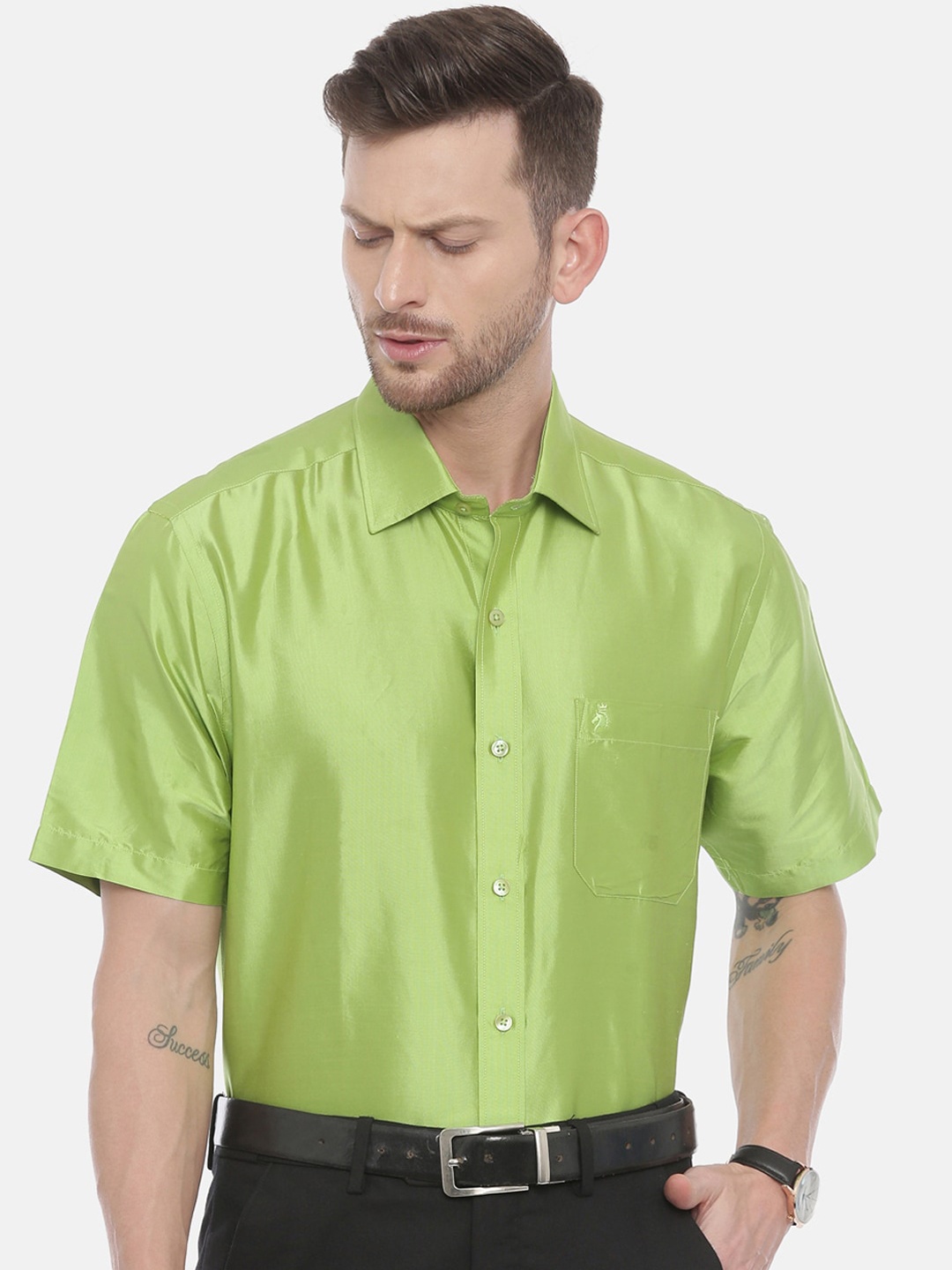 

Khoday Williams Men Green Regular Fit Solid Casual Shirt