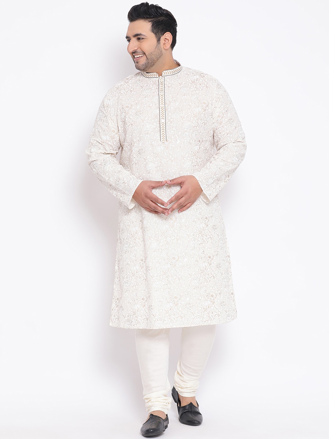 

KISAH PLUS Men White & Silver-Toned Printed Straight Kurta