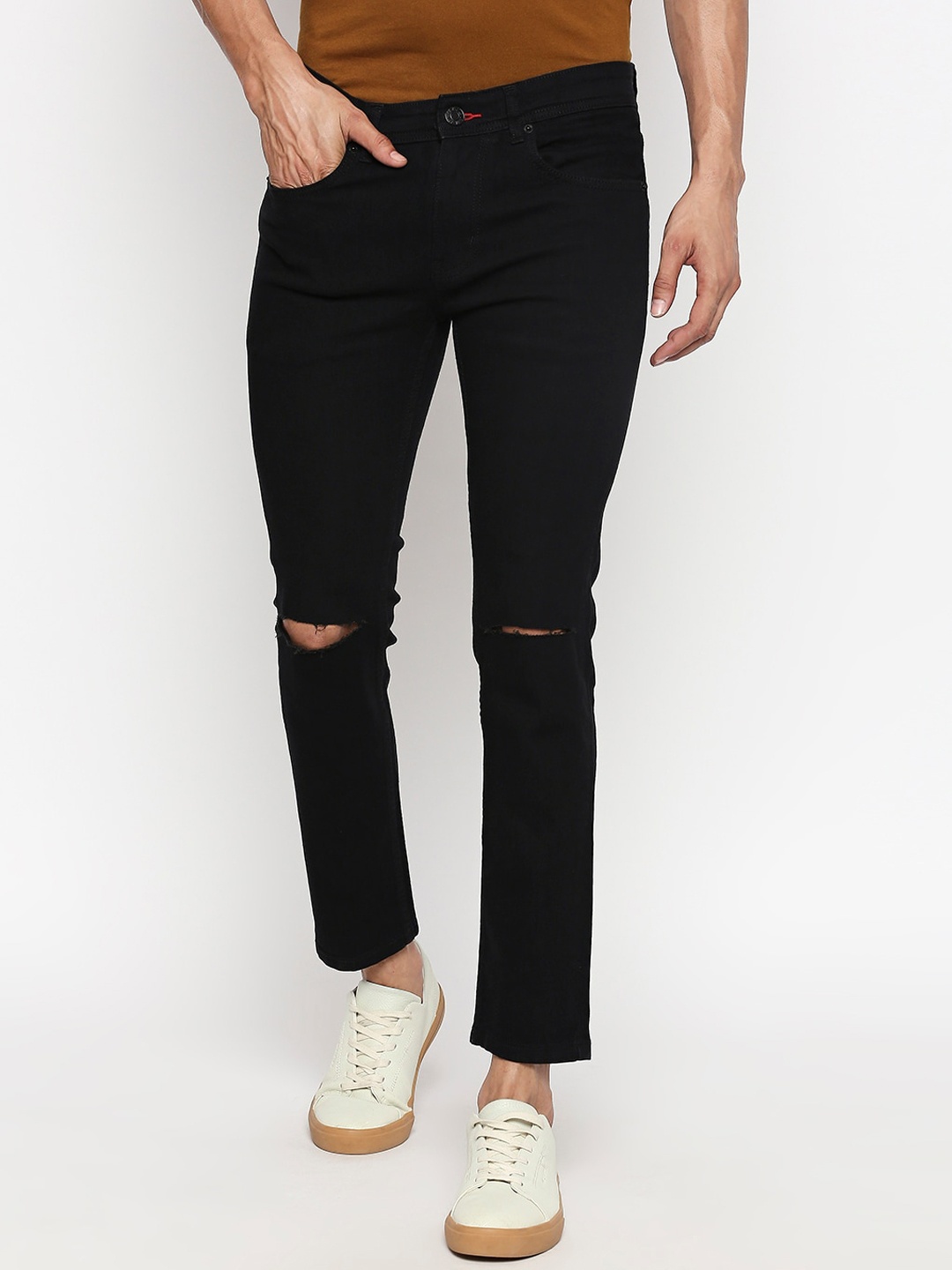 

People Men Black Skinny Fit Mid-Rise Slash Knee Jeans