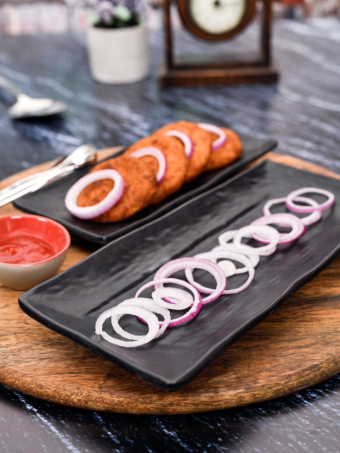

GOODHOMES Black Melamine Plates Set