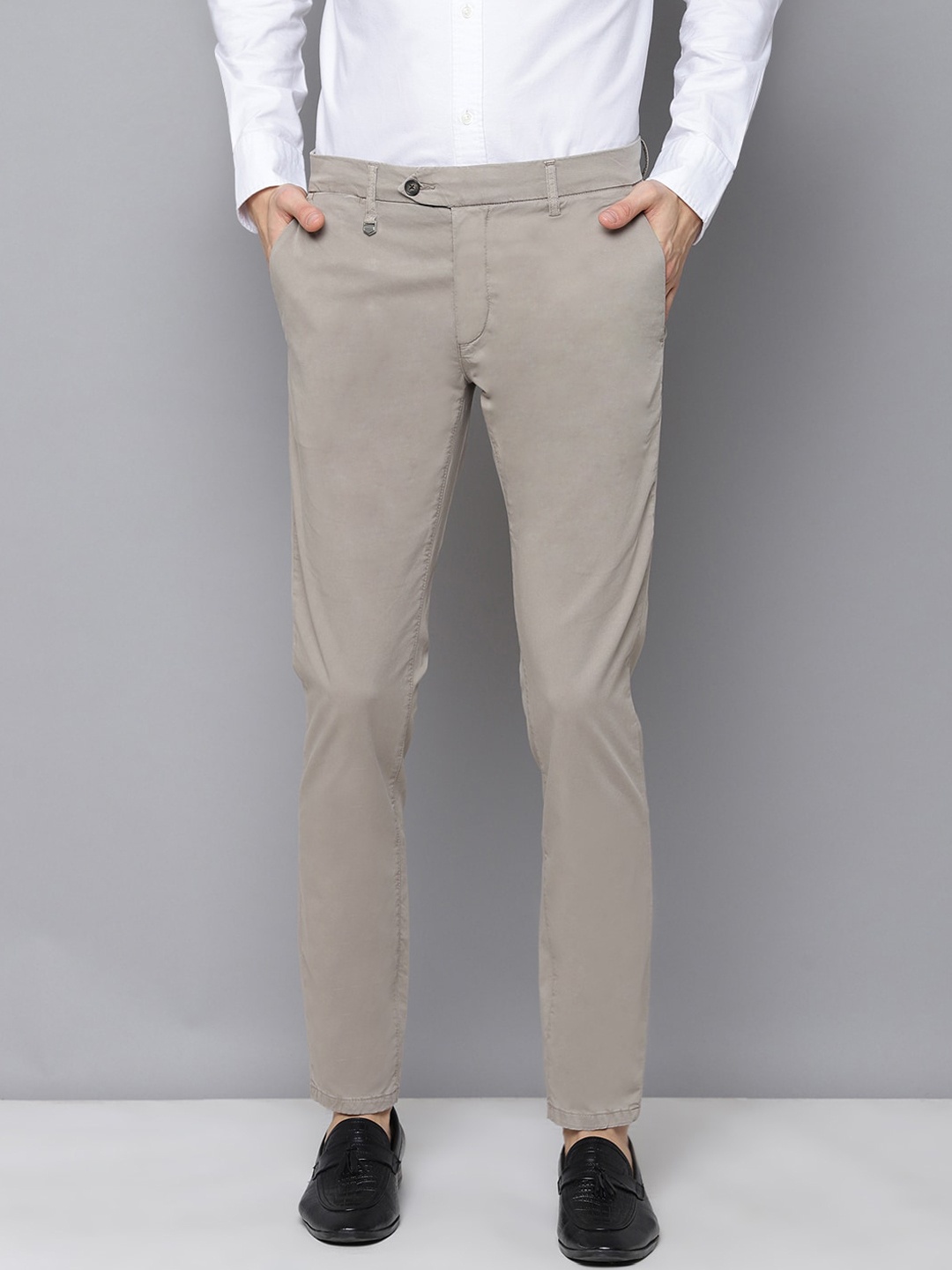 

Antony Morato Men Beige Regular Fit Solid Regular Trousers