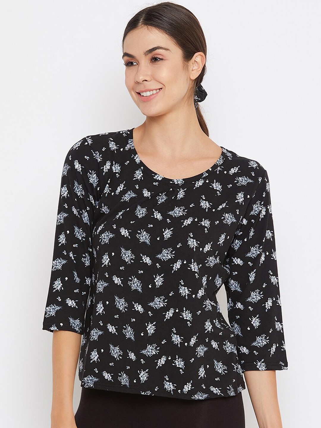 

Clovia Women Black & Blue Printed Round Neck Lounge T-Shirt LT0133A13