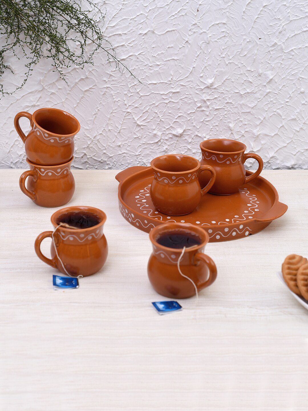 Unravel India Set Of 7 Brown & White Printed Reusable Ceramic Handcrafted Cups With Tray
