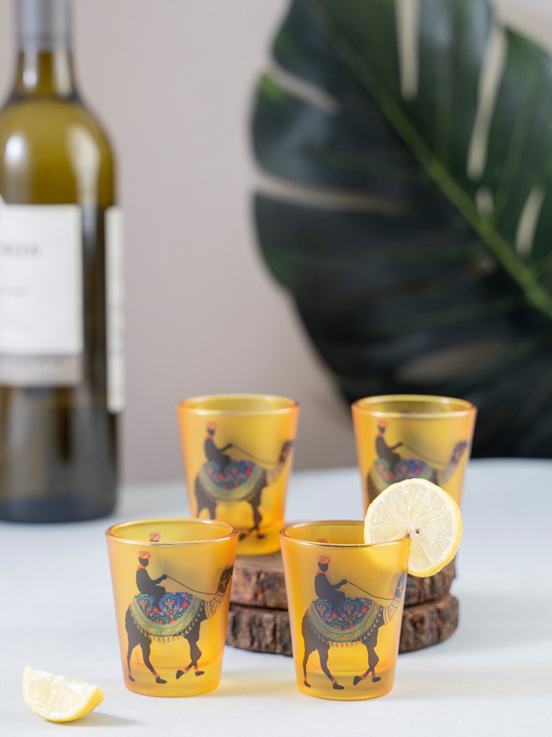 

KOLOROBIA Set Of 4 Yellow & Black Princely Camel Frosted Shot Glasses