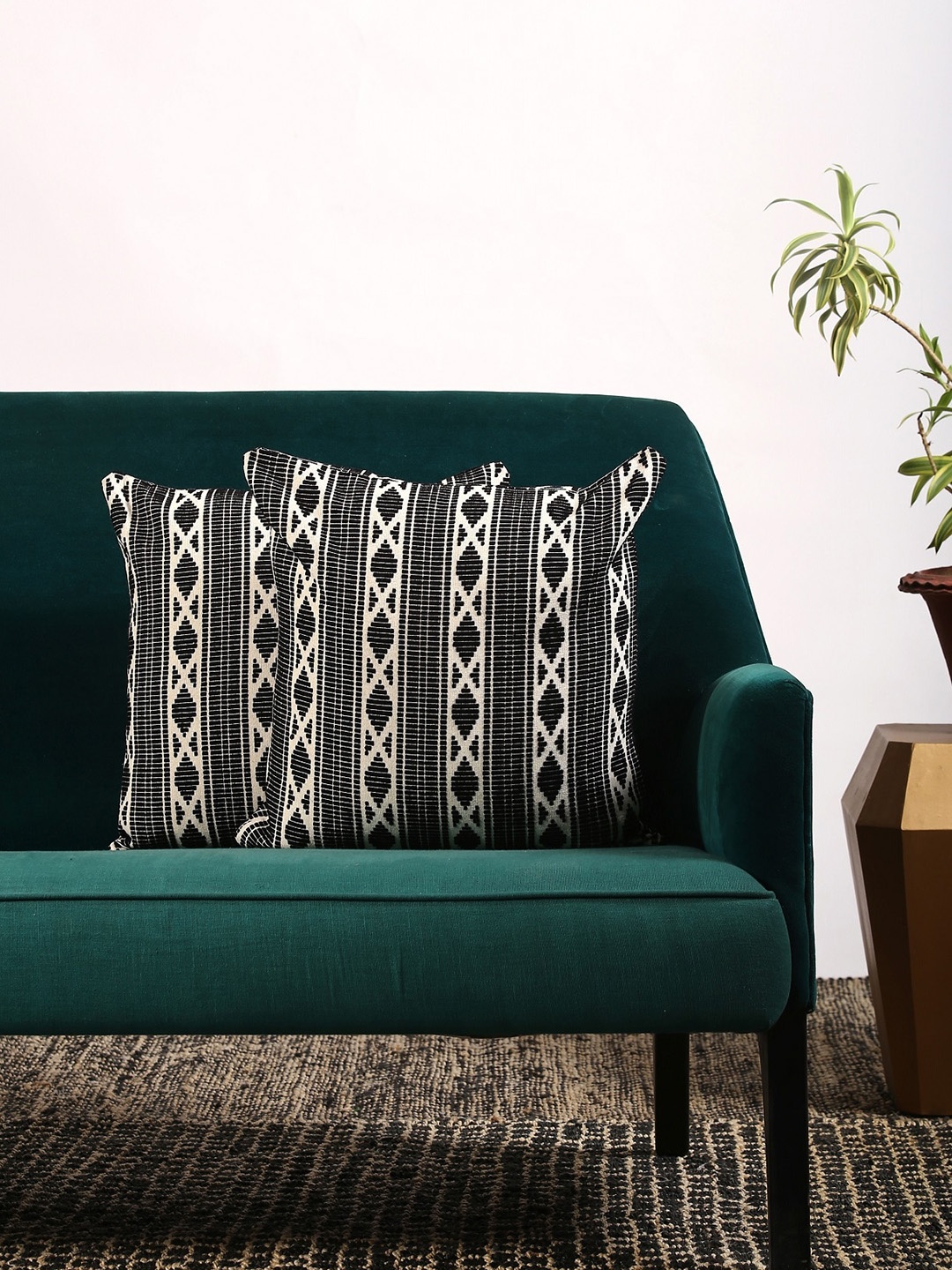 

Contrast Living Set Of 2 Black & White Printed Square Cushion Covers