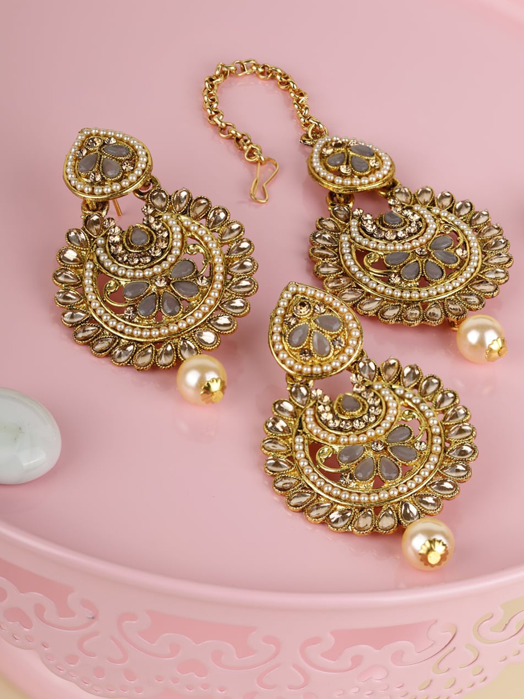 

Priyaasi Gold-Plated Grey & Beige Kundan Stone Studded & Beaded Maang Tika & Earring Set