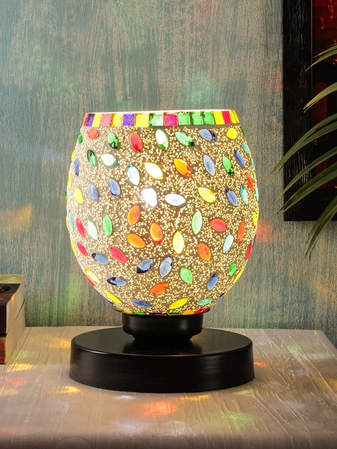 

Devansh White & Red Textured Traditional Mosaic Table Lamp with Glass Shade