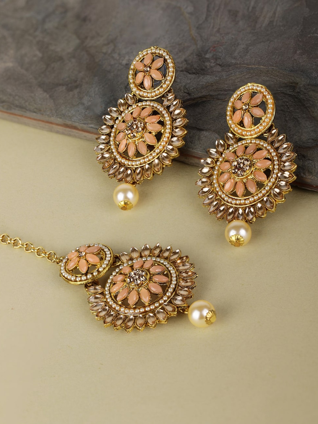 

Priyaasi Gold-Plated Peach Coloured & Beige Kundan Studded Maang Tikka & Earring Set
