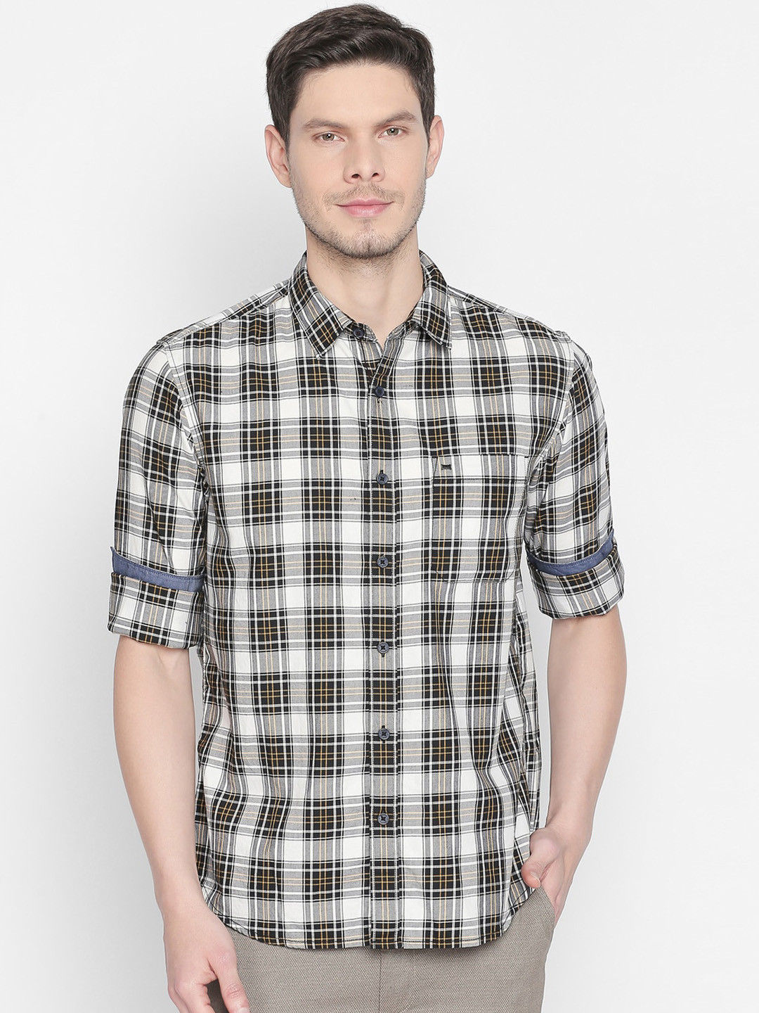 

Basics Men Off-White & Black Slim Fit Checked Casual Shirt