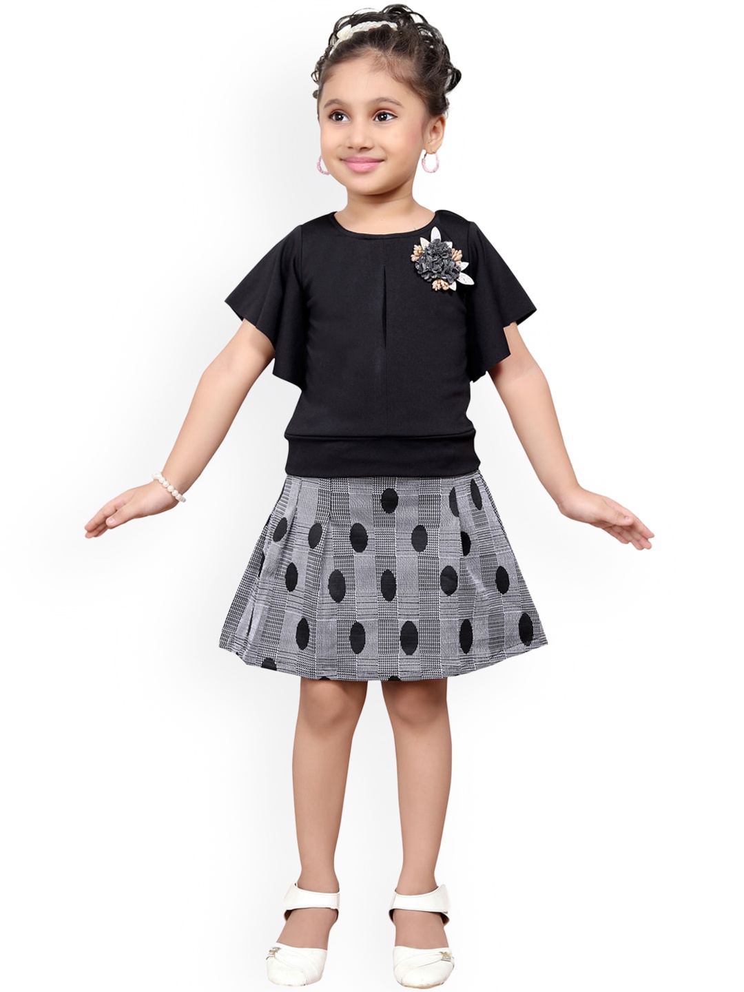 

Wish Karo Girls Black & Grey Printed Fit and Flare Dress