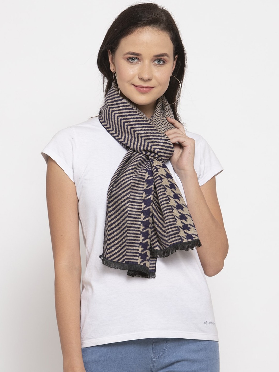 

Calvadoss Women Blue & Beige Woven Design Stole