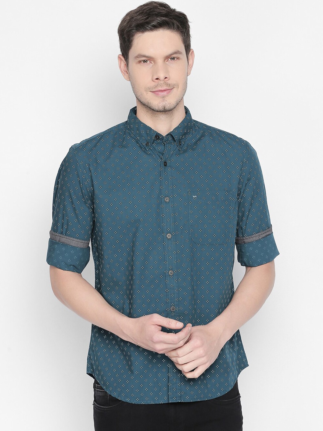 

Basics Men Green Slim Fit Printed Casual Shirt