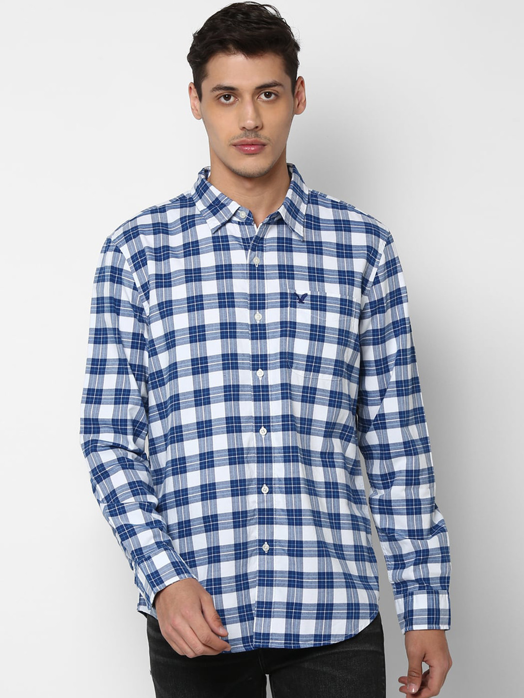 

AMERICAN EAGLE OUTFITTERS Men Blue & White Regular Fit Checked Casual Shirt