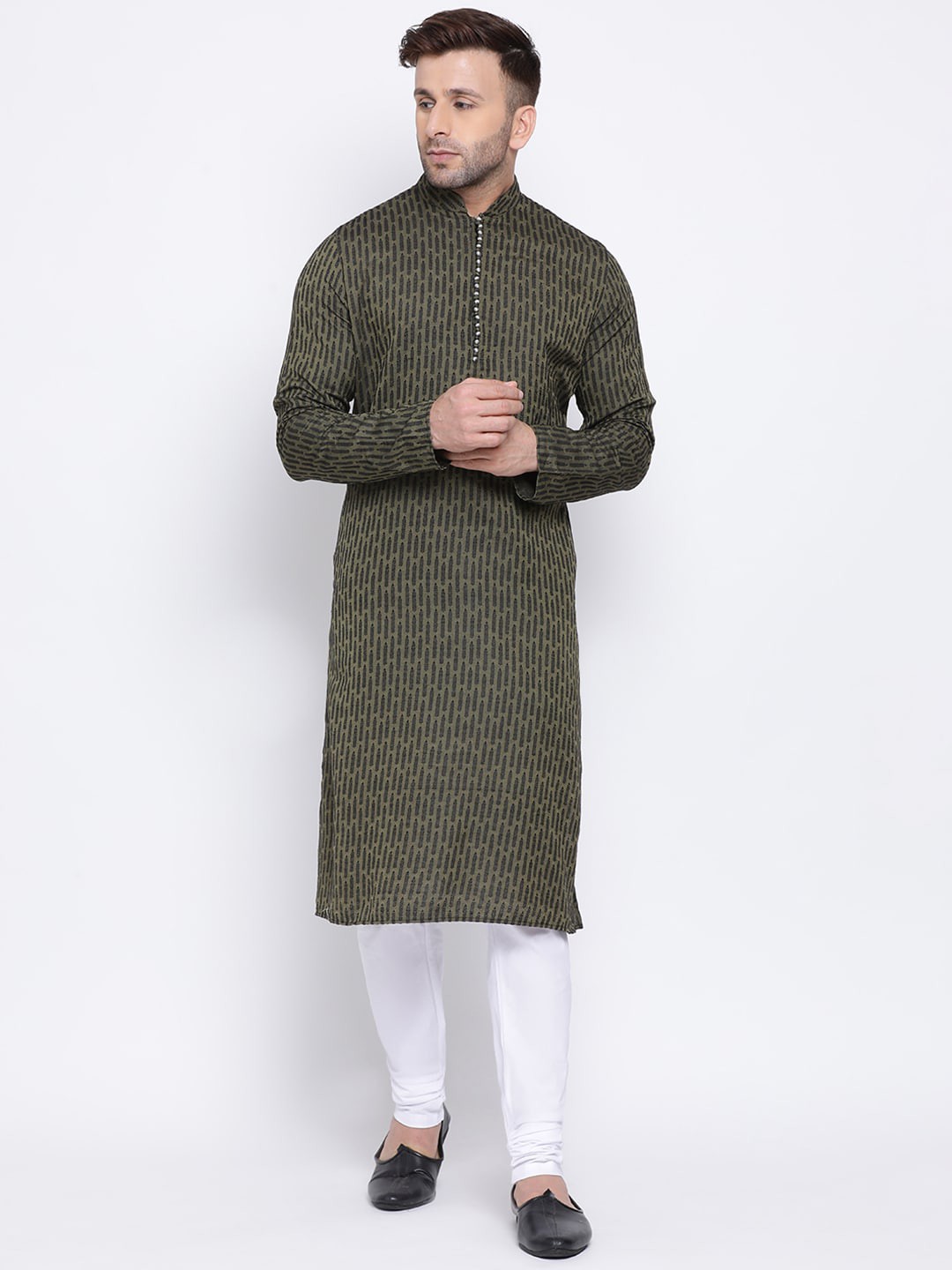 

NAMASKAR Men Green & White Cotton Printed Kurta with Churidar