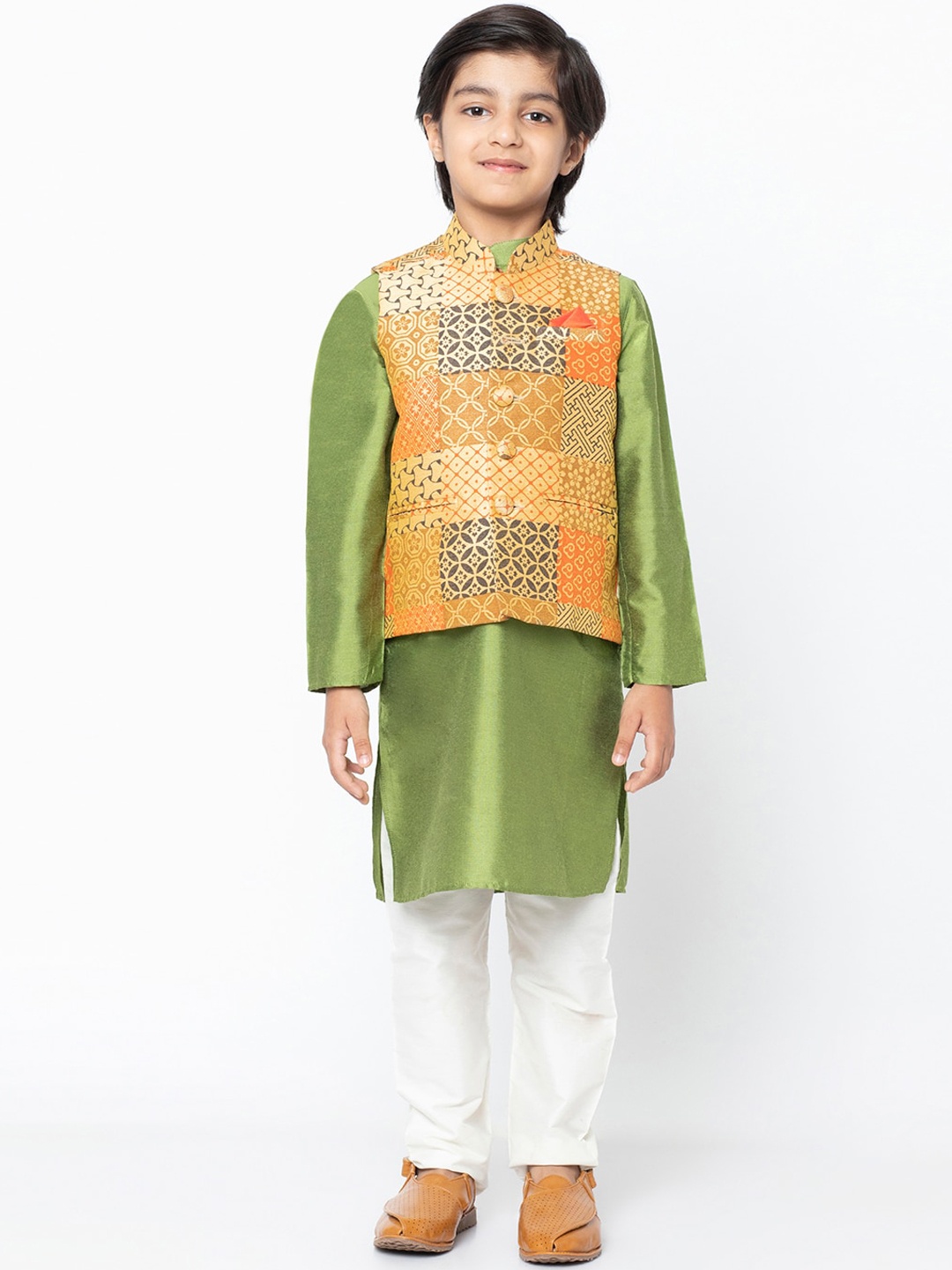 

KISAH Boys Green & White Solid Kurti with Pyjamas & Nehru Jacket